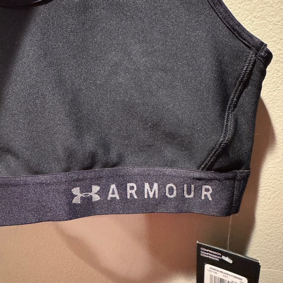 Under Armour Women's Medium support Keyhole Wireless Sports Bra Size Med Black - Picture 3 of 7